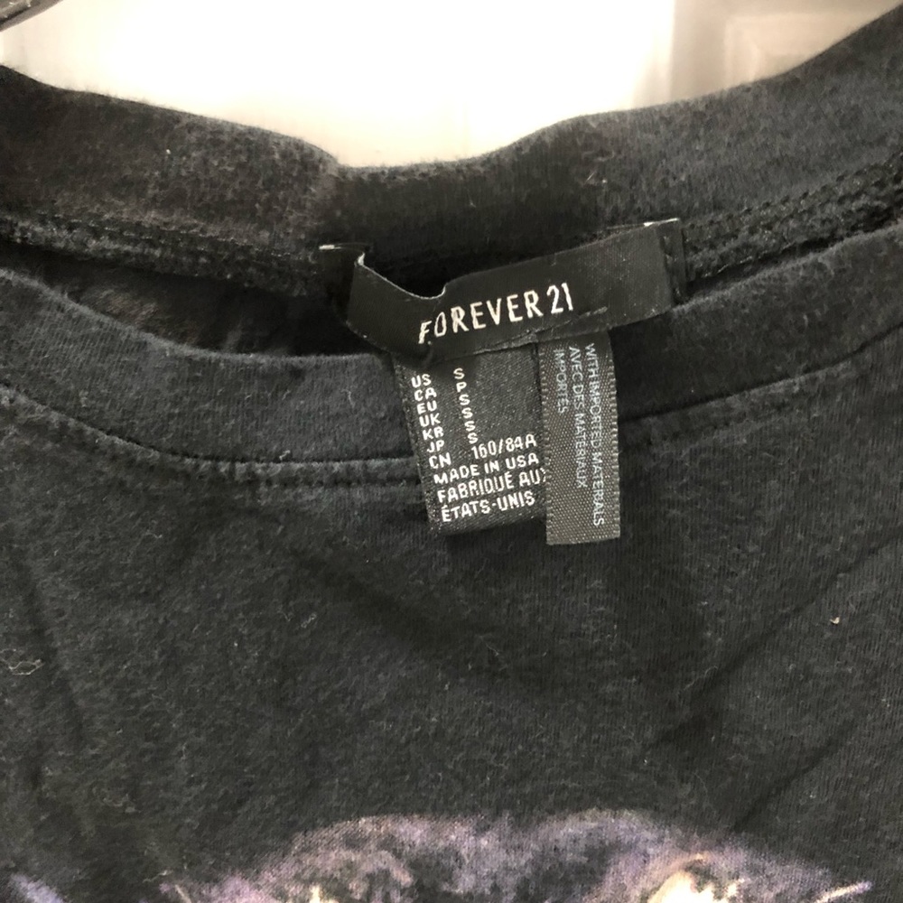Graphic Tee 🐺 - Picture 2 of 3